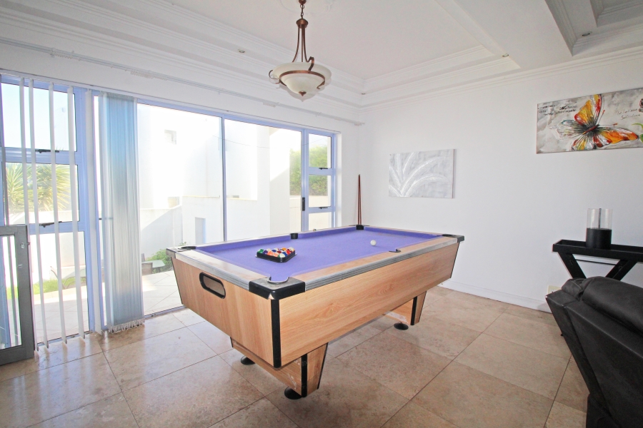 5 Bedroom Property for Sale in Paradise Beach Western Cape